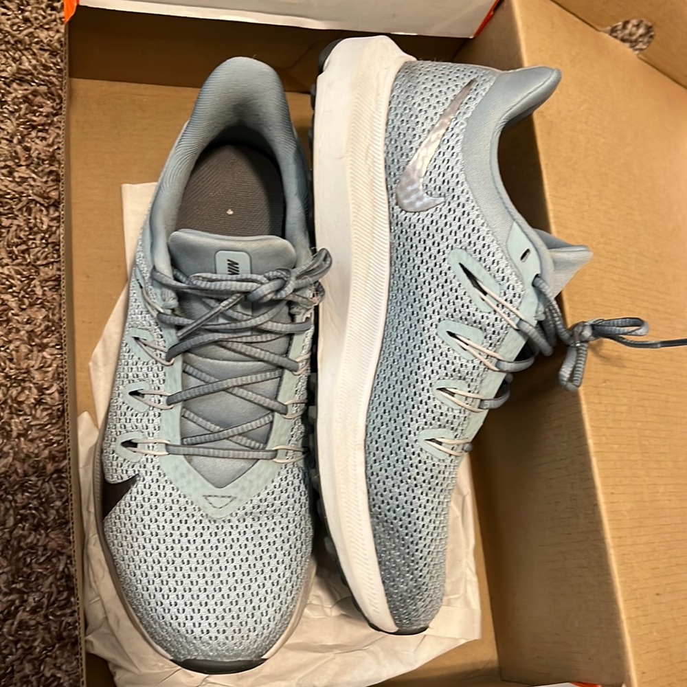 Women’s size 6.5 Nike Quest 2